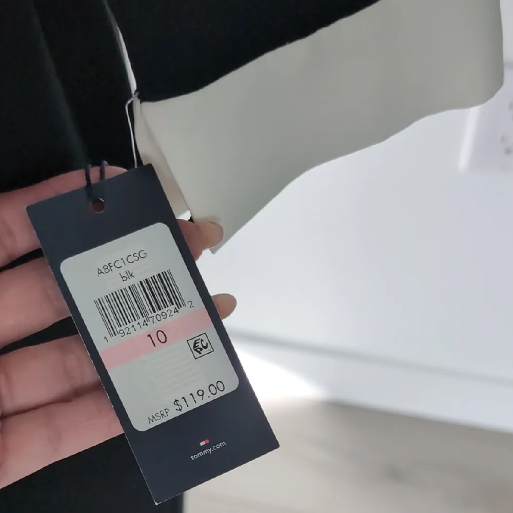 Elegant Black and White Women's Dress - Picture 6 of 7